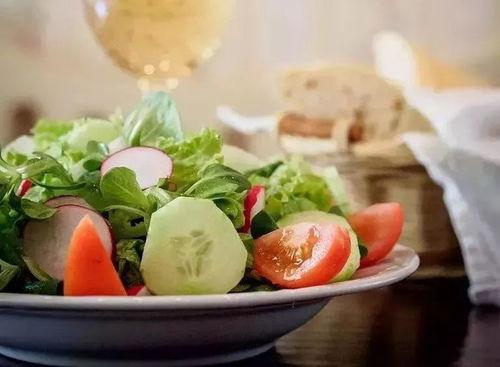 贝可可吃蜜瓜的视频,萌宠美食之旅